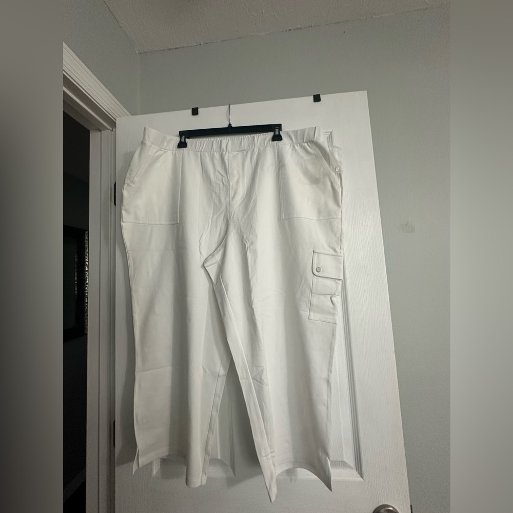 Susan Graver women’s Bright White Cargo capris NWT
